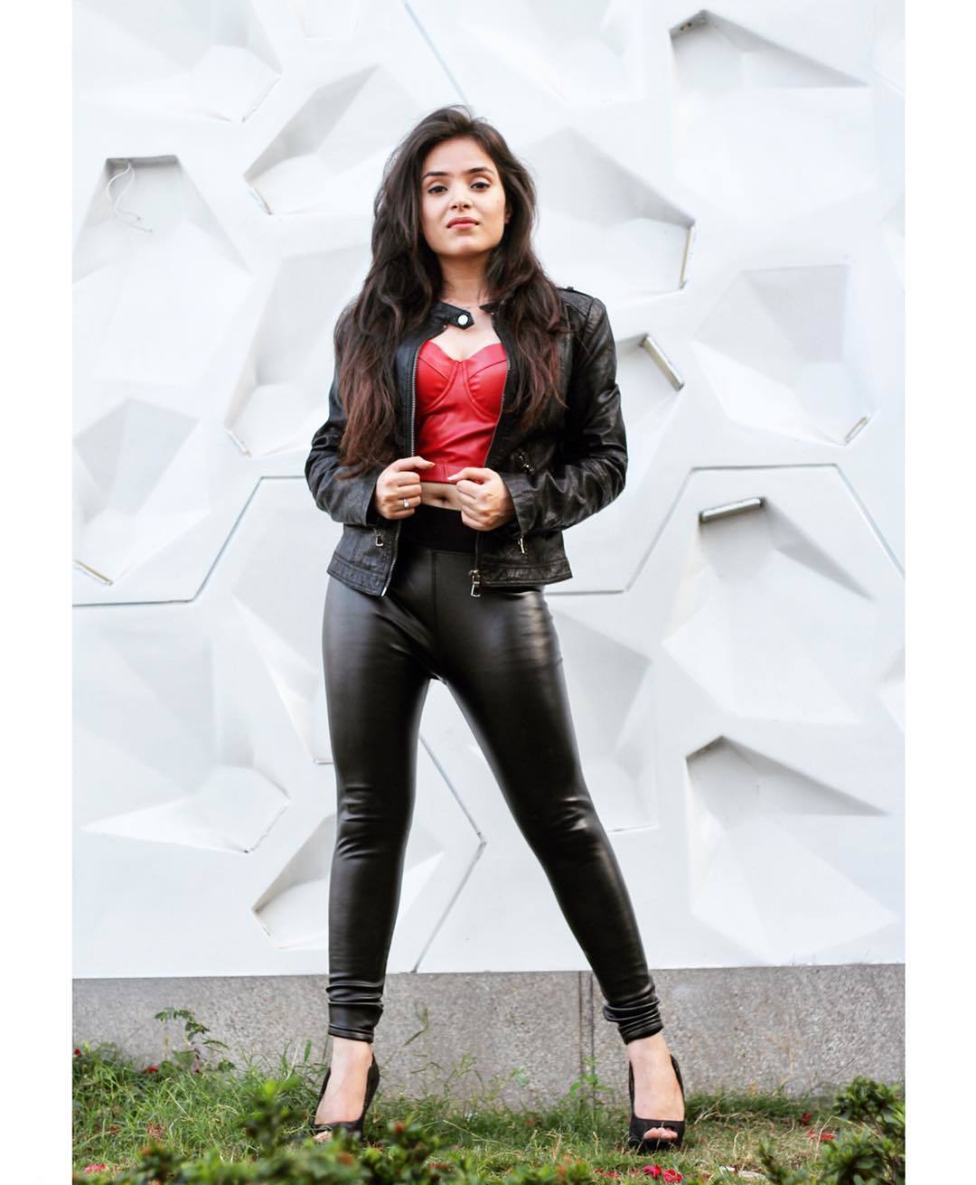 Simran Dhanwani 6