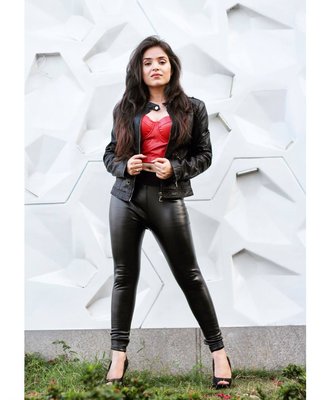 Simran Dhanwani 6